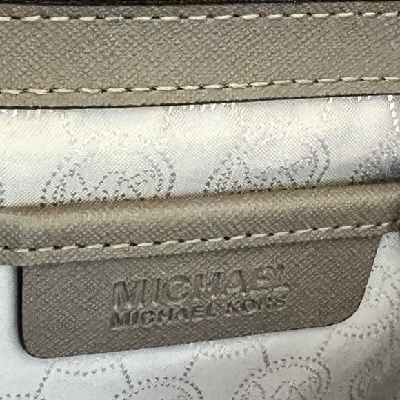 Michael Kors Jet Set East West Top Zip Tote - Picture 8 of 15